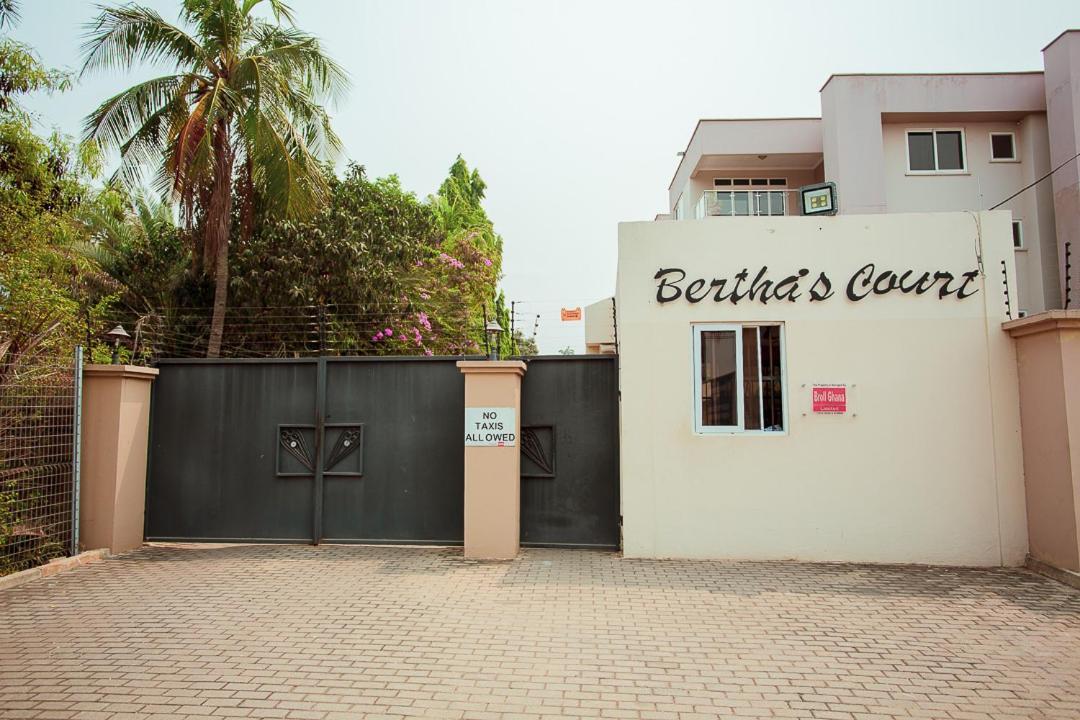 Bertha'S Court D-Plus Apartments Dzorwulu Eksteriør billede